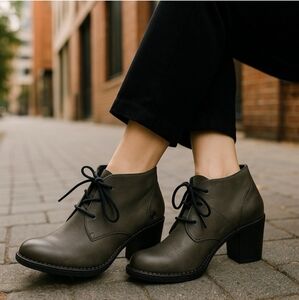 Born Fina Leather Lace Up Chukka Ankle Boots Gray Ombre Size 8.5